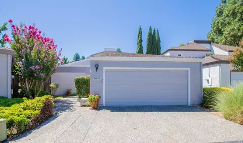 1325 Blackberry Ct, Dixon, CA 95620