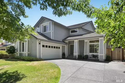 313 Black Oak Dr, Petaluma, CA 94952