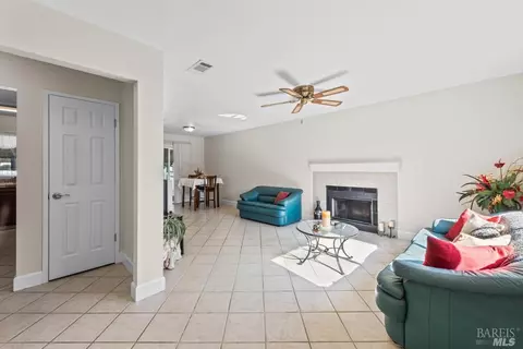 635 N 5th St, Dixon, CA 95620 photo 5