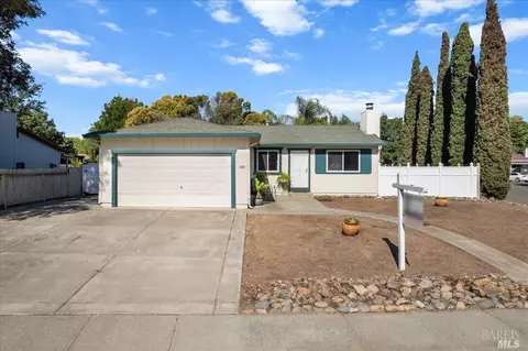 635 N 5th St, Dixon, CA 95620