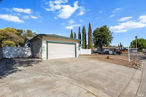 635 N 5th St, Dixon, CA 95620 photo 3