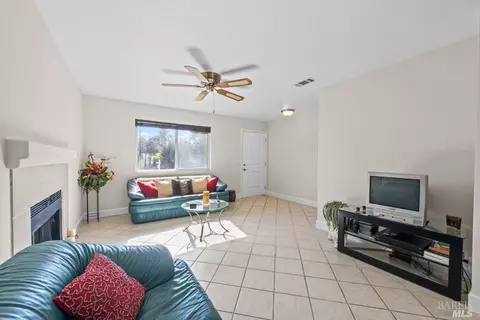 635 N 5th St, Dixon, CA 95620 photo 7