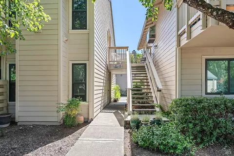 527 Mission Blvd, Santa Rosa, CA 95409