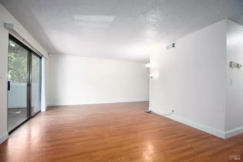 165 Oddstad Dr #60, Vallejo, CA 94589 photo 4