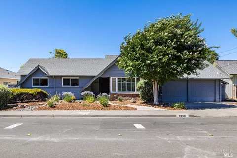 1950 Creekside Rd, Santa Rosa, CA 95405