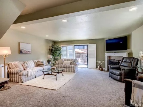 63 Aronia Ln, Novato, CA 94945