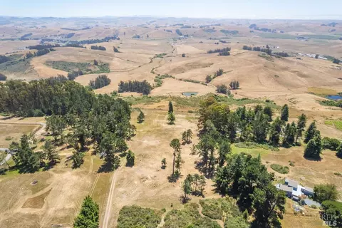 4890 Burnside Rd, Sebastopol, CA 95472