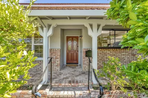 24 Fowler Ct, San Rafael, CA 94903