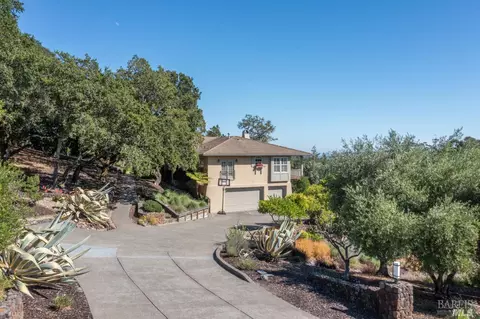702 Montebello Dr, Santa Rosa, CA 95403