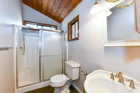 Bath - 17335 Vailetti Dr, Sonoma, CA 95476 photo 3 of 6
