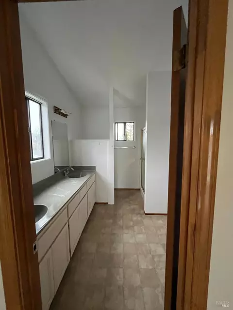 Bath - 17335 Vailetti Dr, Sonoma, CA 95476 photo 6 of 6