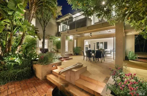 40 Marine Dr, San Rafael, CA 94901