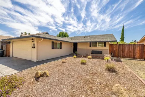 380 Bowline Dr, Vacaville, CA 95687