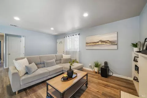 313 W Monte Vista Ave, Vacaville, CA 95688