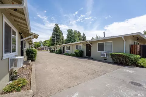 754 Waugh Ln, Ukiah, CA 95482