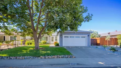 715 Saint Andrews Dr, Vacaville, CA 95687