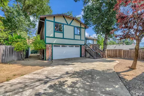26 Foster Ct, Cloverdale, CA 95425