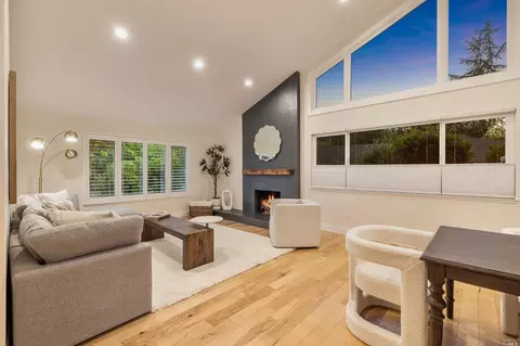 6409 Meadow Creek Ln, Santa Rosa, CA 95409