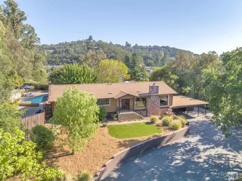 1533 Ronne Dr, Santa Rosa, CA 95404