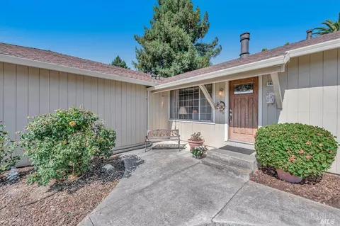 1651 Oneel Dr, Petaluma, CA 94954
