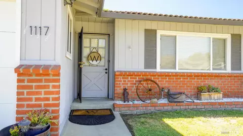 1117 Jacobs Dr, Dixon, CA 95620