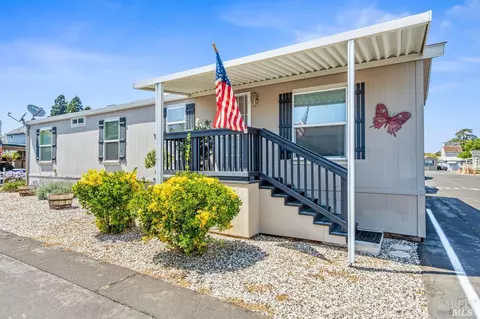 770 Lincoln Ave #27, Napa, CA 94558