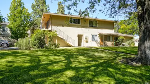 1967 Southwood Dr #4, Vacaville, CA 95687