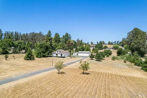 4708 Roblar Rd, Petaluma, CA 94952