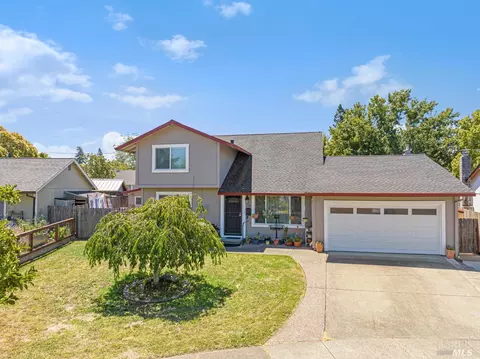 1580 Cavendish Ave, Santa Rosa, CA 95401