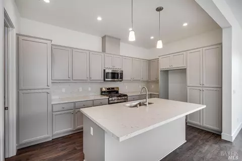1252 Atascadero Dr, Windsor, CA 95492 photo 2