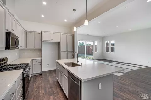 1252 Atascadero Dr, Windsor, CA 95492 photo 3