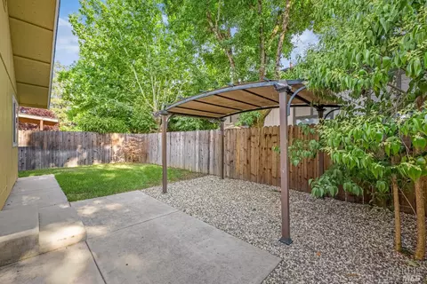 519 Capps Ln, Ukiah, CA 95482 photo 3