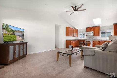 519 Capps Ln, Ukiah, CA 95482 photo 2