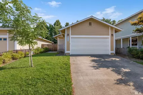 519 Capps Ln, Ukiah, CA 95482