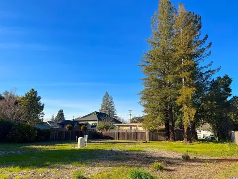 1741 Pine St, Napa, CA 94559 photo 2