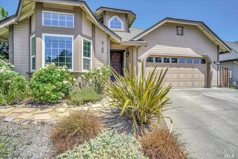 6168 Amie Dr, Windsor, CA 95492
