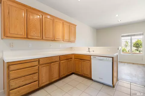 421 Jade Cir, Vallejo, CA 94590 photo 15