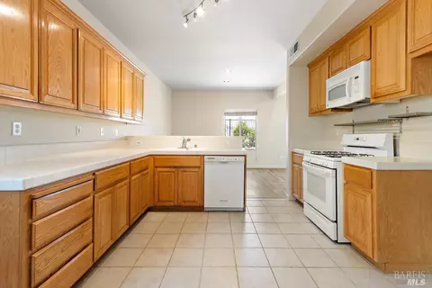 421 Jade Cir, Vallejo, CA 94590 photo 16