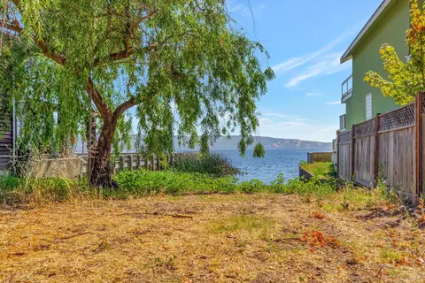 2427 Lakeshore Blvd, Lakeport, CA 95453