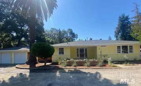 33 Hamblin Ln, Cloverdale, CA 95425