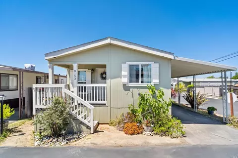 8153 Willow St, Windsor, CA 95492