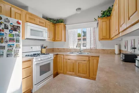 8153 Willow St, Windsor, CA 95492 photo 5