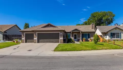 1440 Ingrid Dr, Dixon, CA 95620