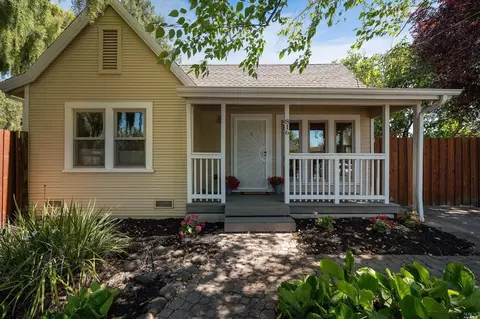 816 Pressley St, Santa Rosa, CA 95404