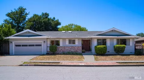 2935 Joyce St, Santa Rosa, CA 95405