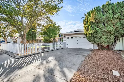 748 Nightingale Dr, Fairfield, CA 94533 photo 2