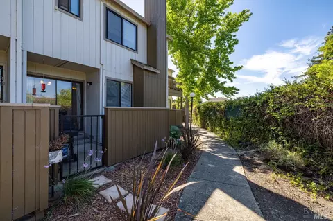 2664 Westberry Dr, Santa Rosa, CA 95403