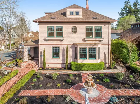 701 D St, Petaluma, CA 94952