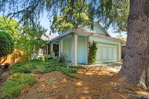 132 Presidential Cir, Healdsburg, CA 95448
