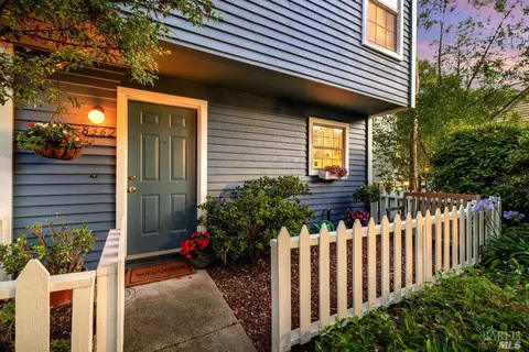 8362 Windmill Farms Dr, Cotati, CA 94931